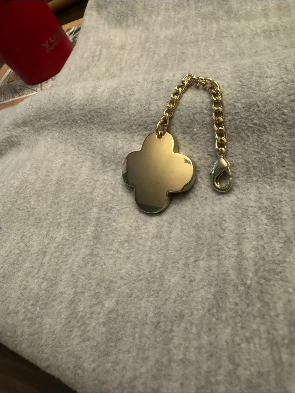 ANTONIO MELANI Gold and Cream Flower Key & Charm
